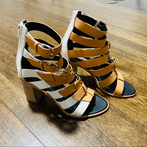 BALENCIAGA Leather Buckle Heels - Picture 4 of 8